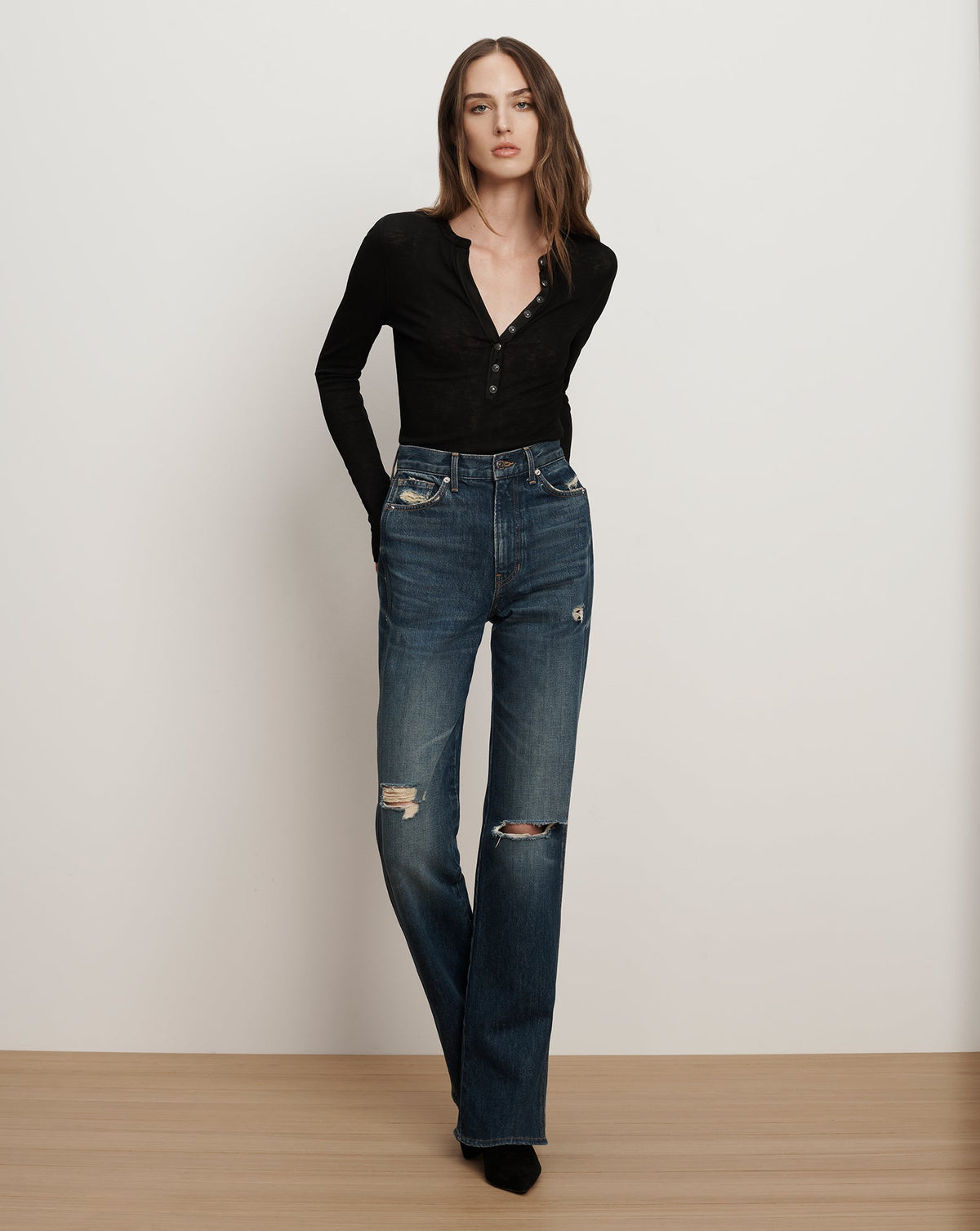 Veronica Beard | Dylan Distressed Straight-Leg Jean in Medium Wash City Lights