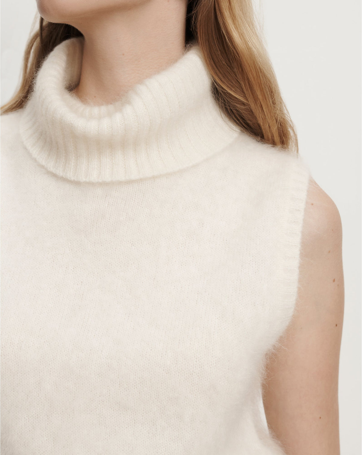 Veronica Beard | Mazzy Brushed Cashmere Sleeveless Sweater in Ivory Ivory