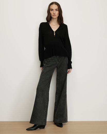 Veronica Beard | Zainen Merino Wool V-Neck Pullover in Black Black