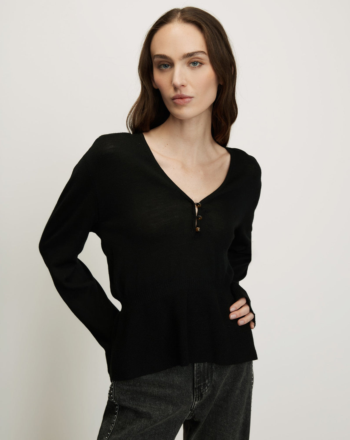 Veronica Beard | Zainen Merino Wool V-Neck Pullover in Black Black