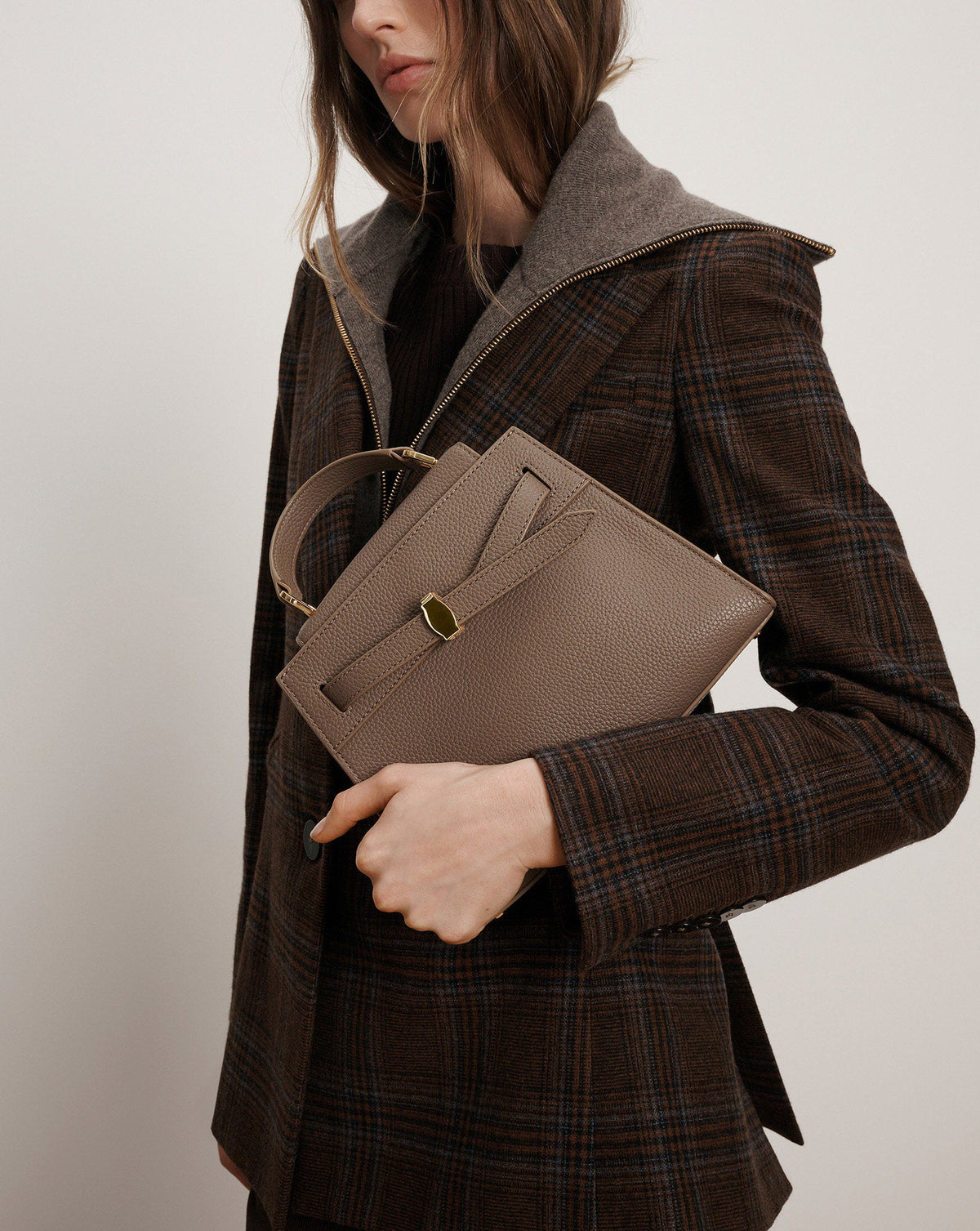 Veronica Beard | Veronica Beard Dash Top-Handle Bag in Light Brown Bark Bark