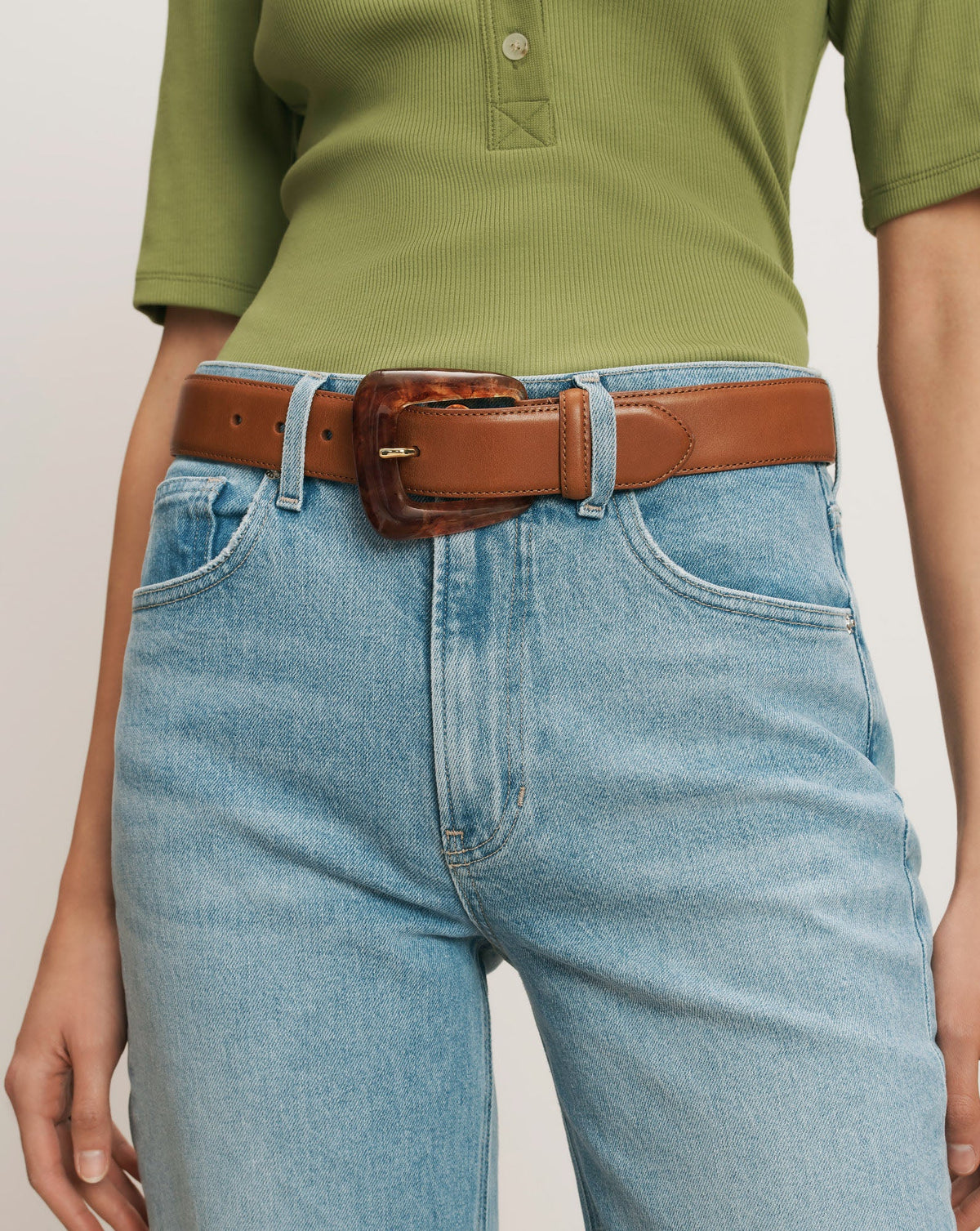 Veronica Beard | Arch Resin-Buckle Leather Belt in Hazelwood Hazelwood