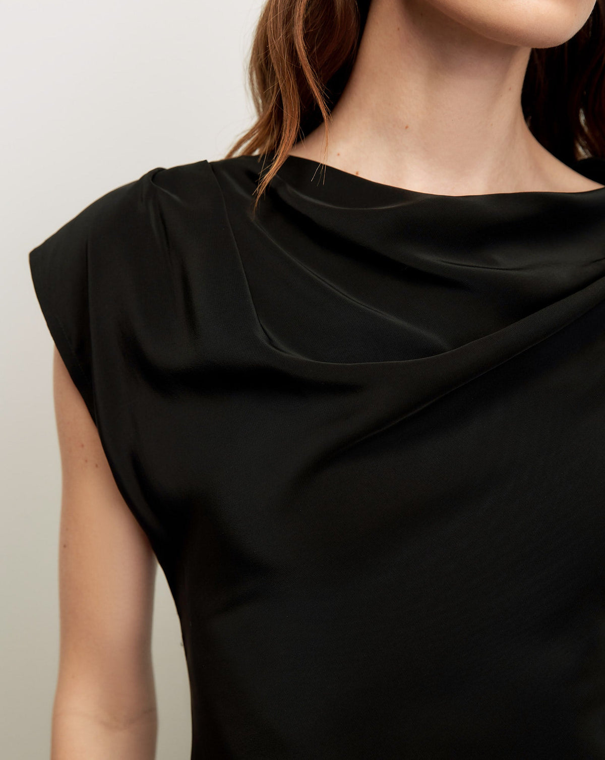 Veronica Beard | Yvonne Asymmetric Top in Black Black